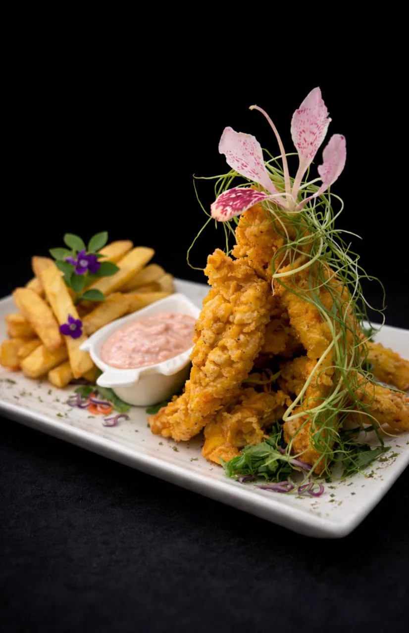 Dedos de pescado con papas fritas
