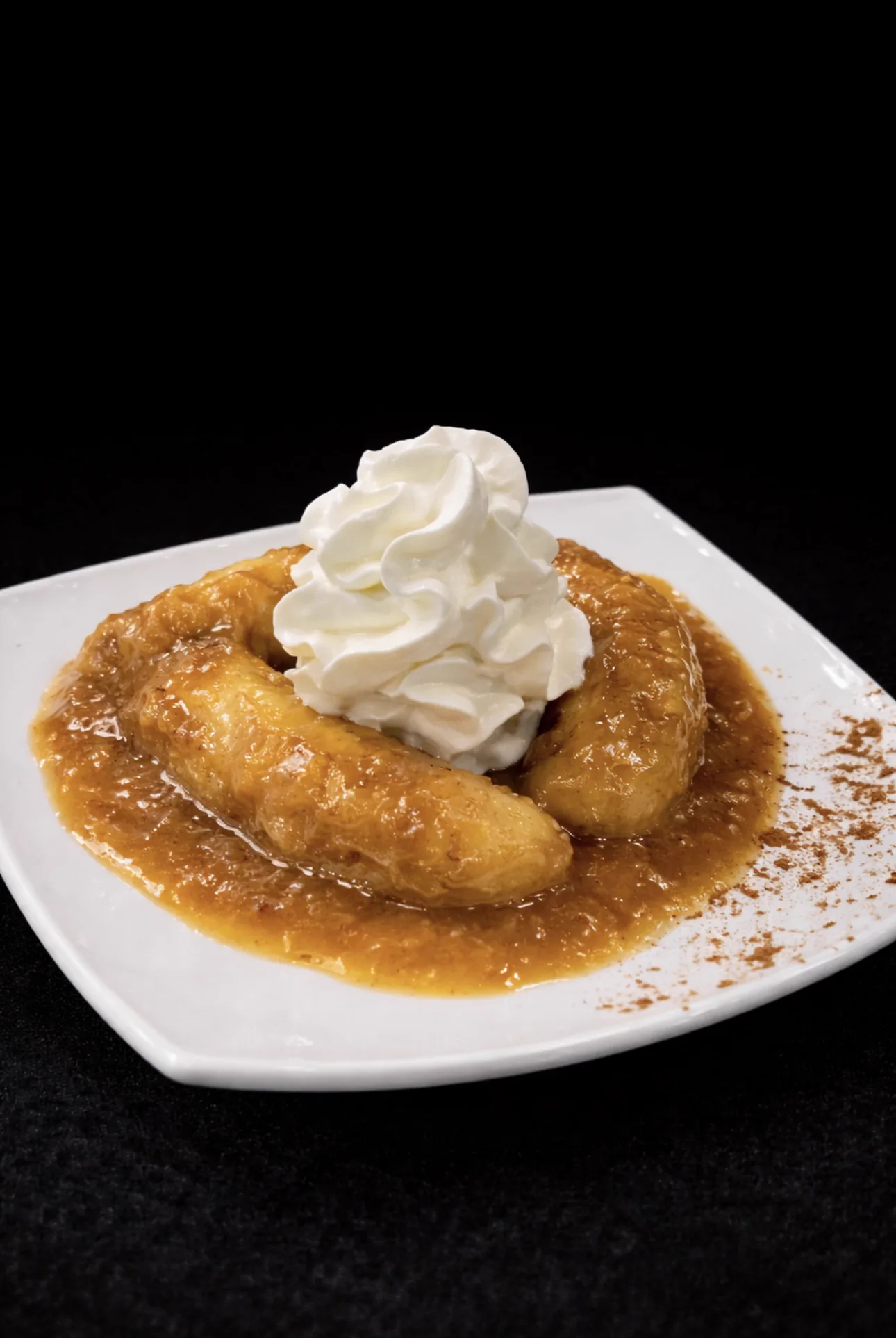 Banano flameado con ron y chantilly